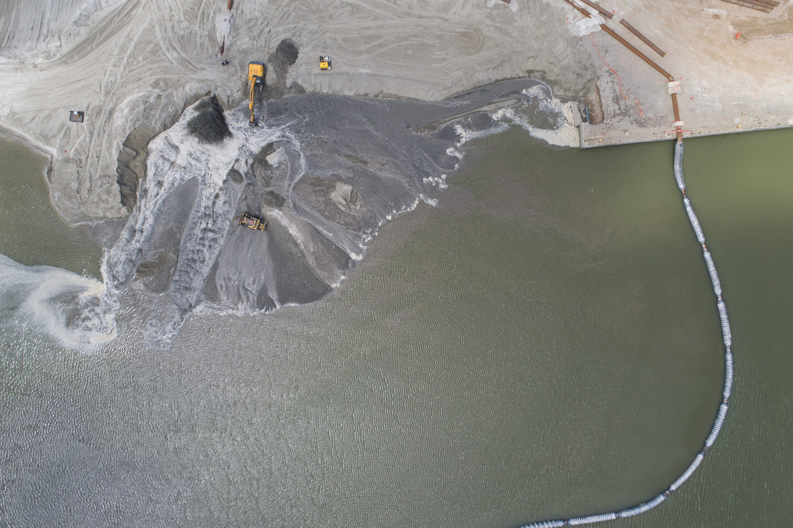 Support services for dredging and hydraulic fill works