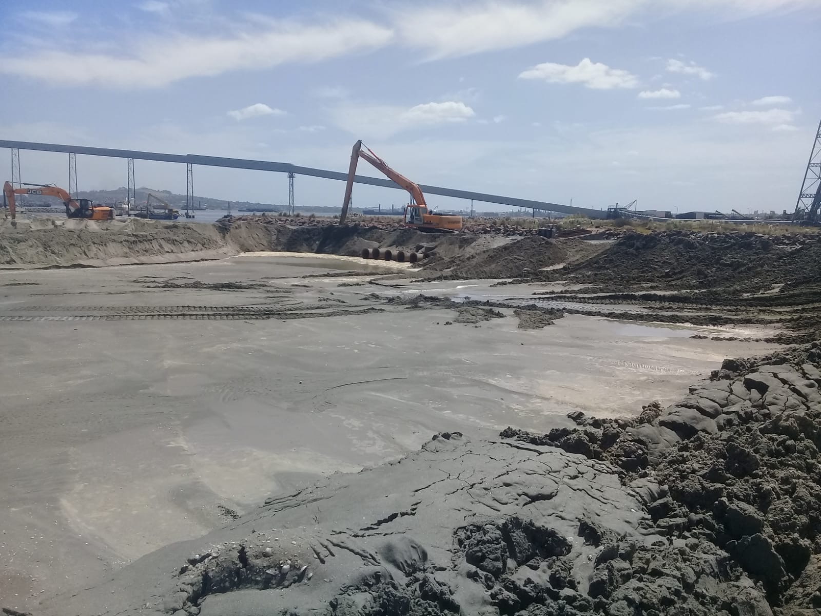 Dredging and construction services at the Tebetur Pulp Terminal (UPM), Phase I