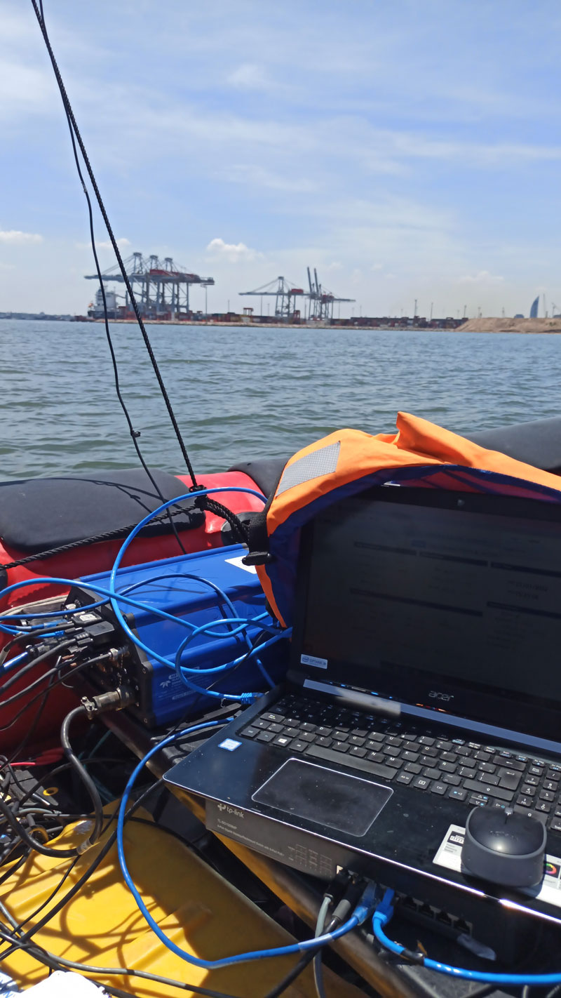 Inspection of the Muelle de Escala to detect a sunken object